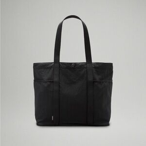 New without tags Lululemon Daily Multi-Pocket Tote Bag